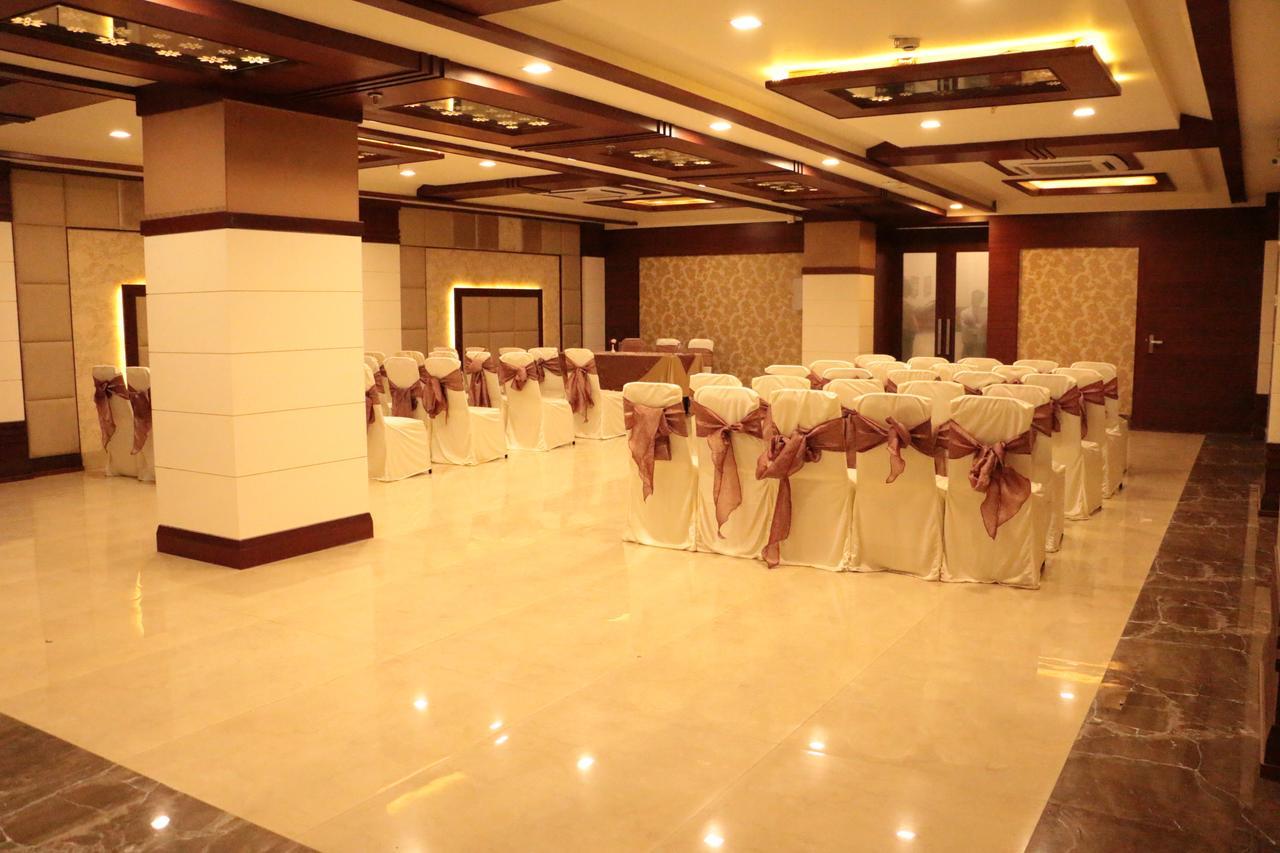 The Land Mark Varanasi Exterior photo