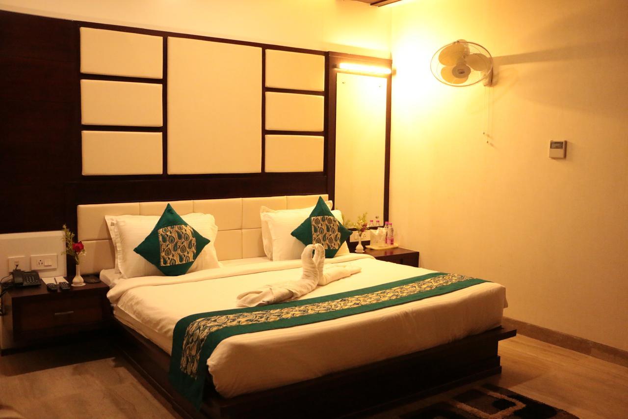 The Land Mark Varanasi Exterior photo