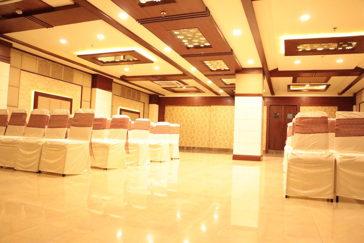 The Land Mark Varanasi Exterior photo