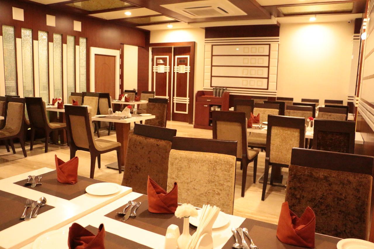 The Land Mark Varanasi Exterior photo