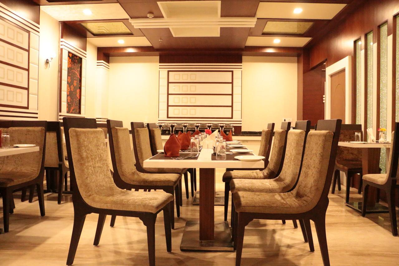 The Land Mark Varanasi Exterior photo