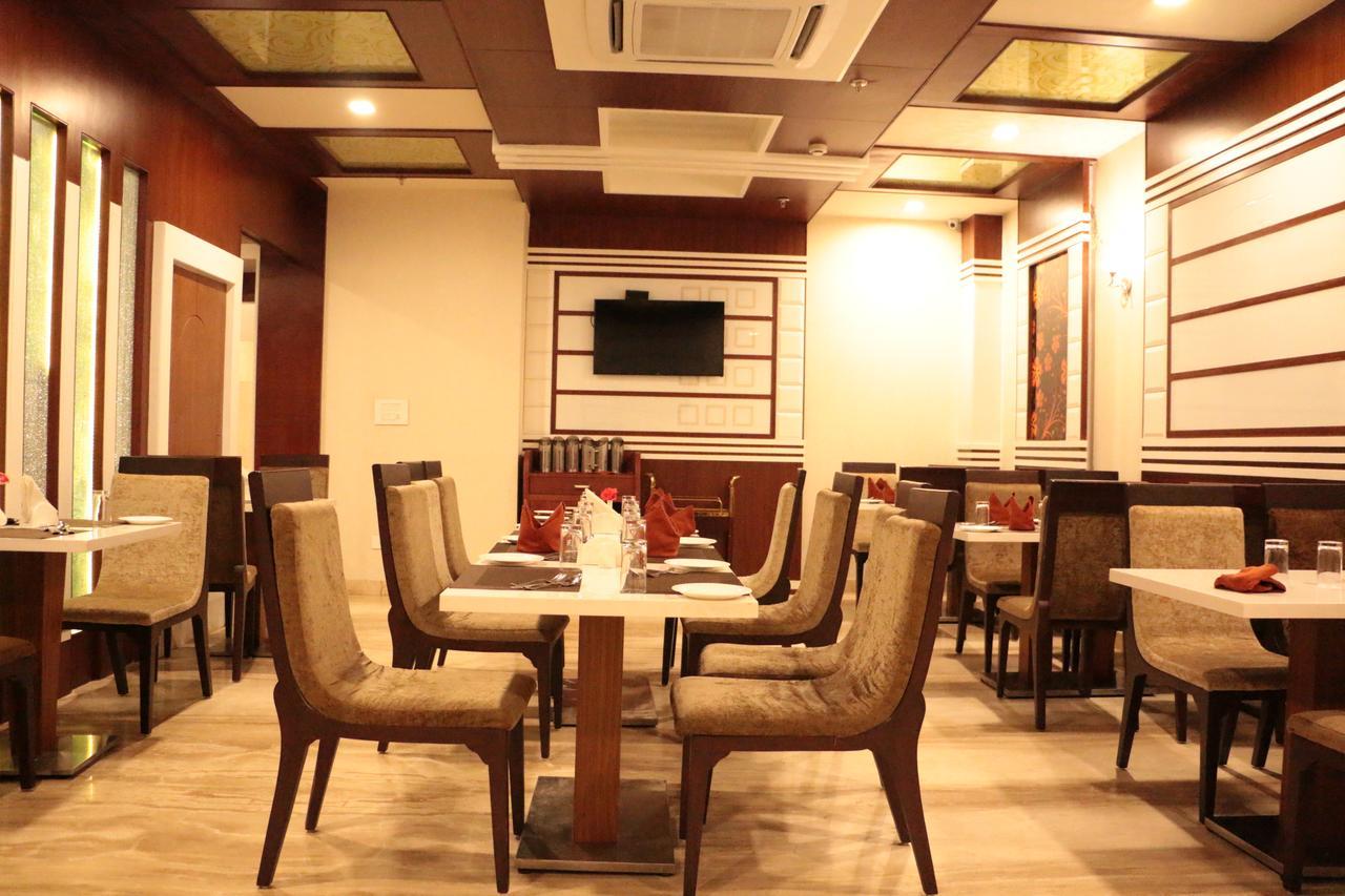 The Land Mark Varanasi Exterior photo